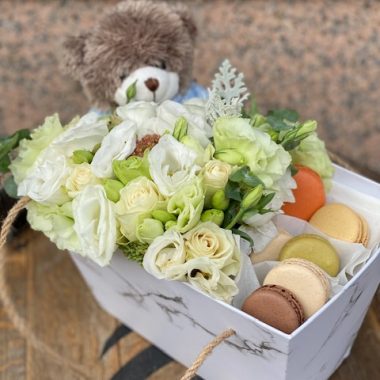 box sa cvcem i makarons-ima